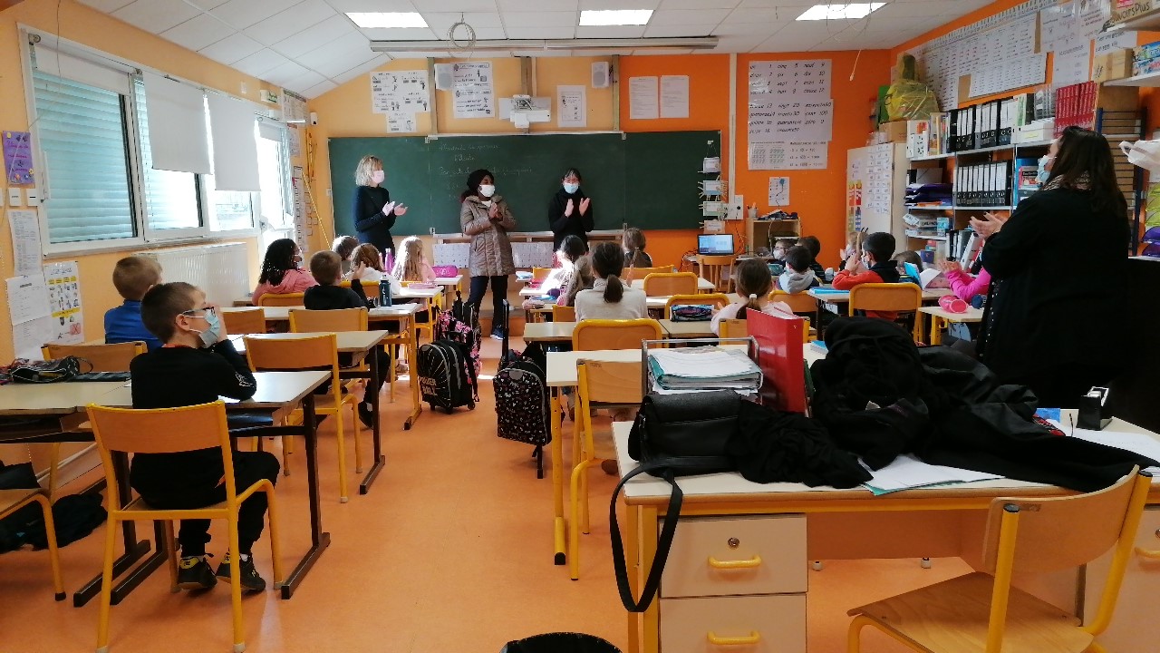 Enfants qui chantent de l&#039;école Chatillon