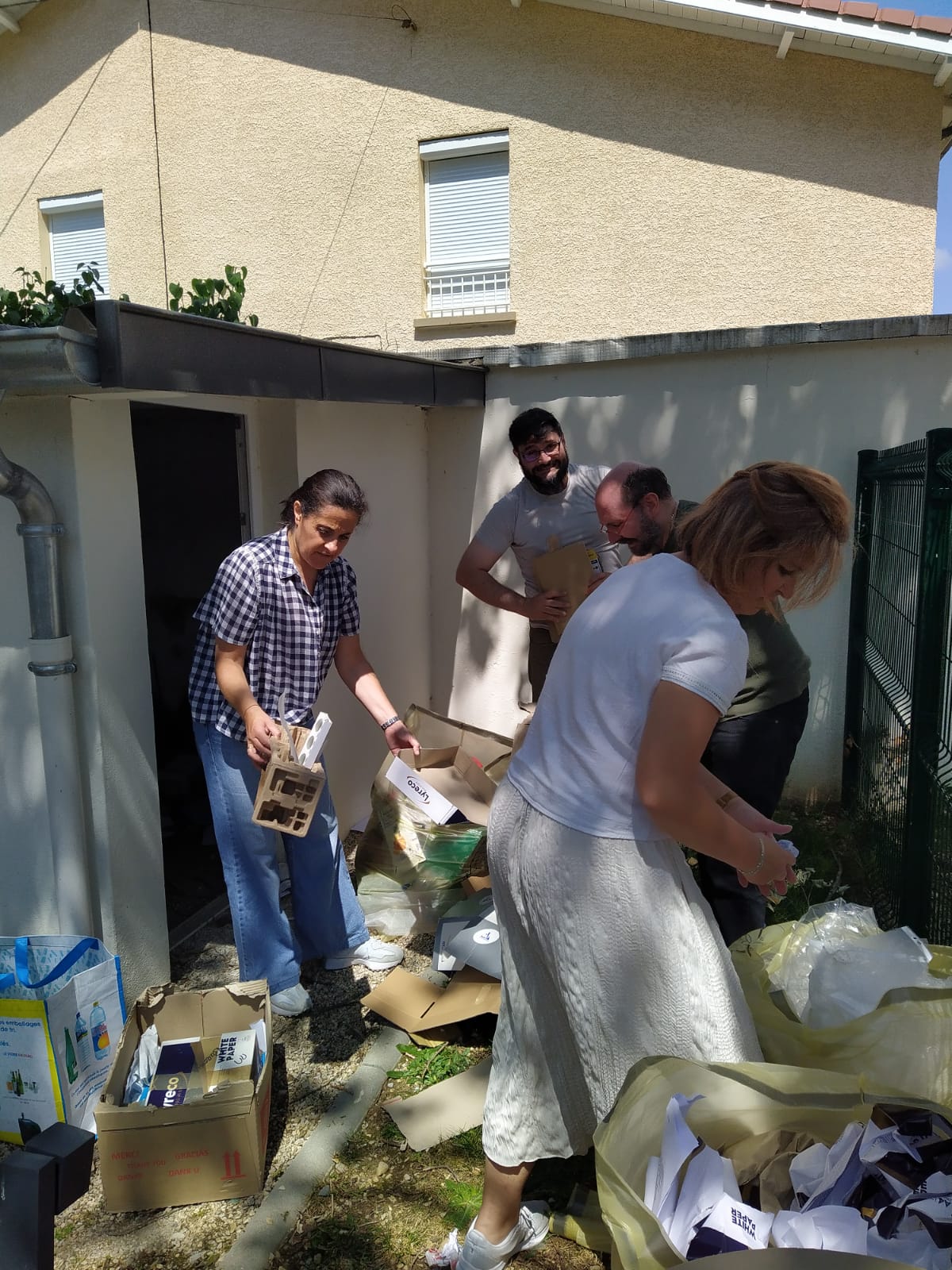 Salariés du siège qui trient leurs encombrants