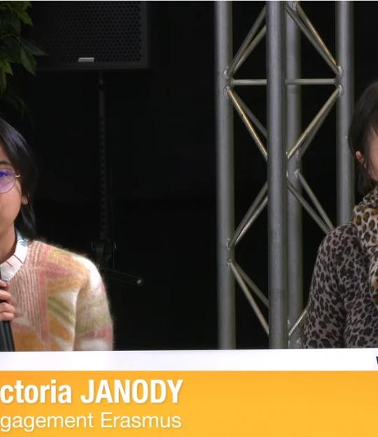 BIJ-Bourg-en-Bresse_Salon_Afor_Victoria_Janody Victoria Janody (chargée de la coordination et de l'animation du réseau) est interviewée en compagnie de Blandine Mezerette sur le plateau des émissions du "Salon Afor".