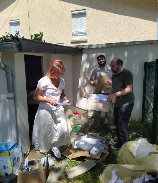 Salariés du siège qui trient leurs déchets