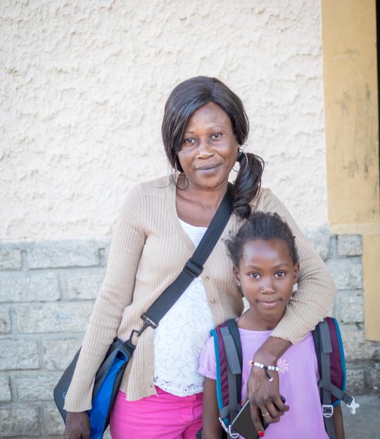 Une maman et sa fille, réfugiées