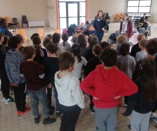 Chansons du monde Enfants qui chantent de l'école Vilette-sur-ain