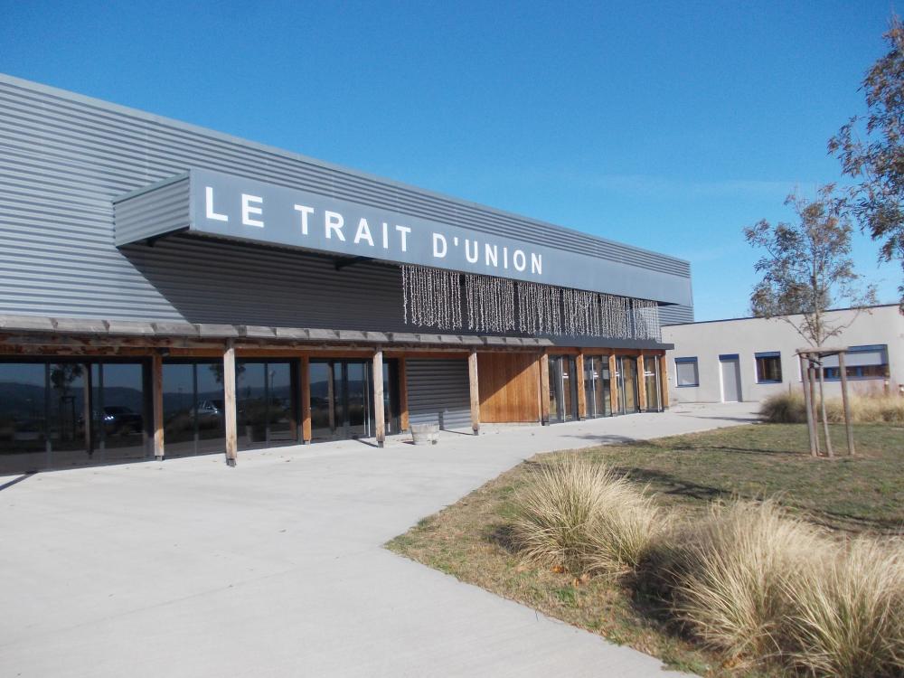 Photo représentant le bâtiment le trait d’union où se situe l’accueil de loisirs