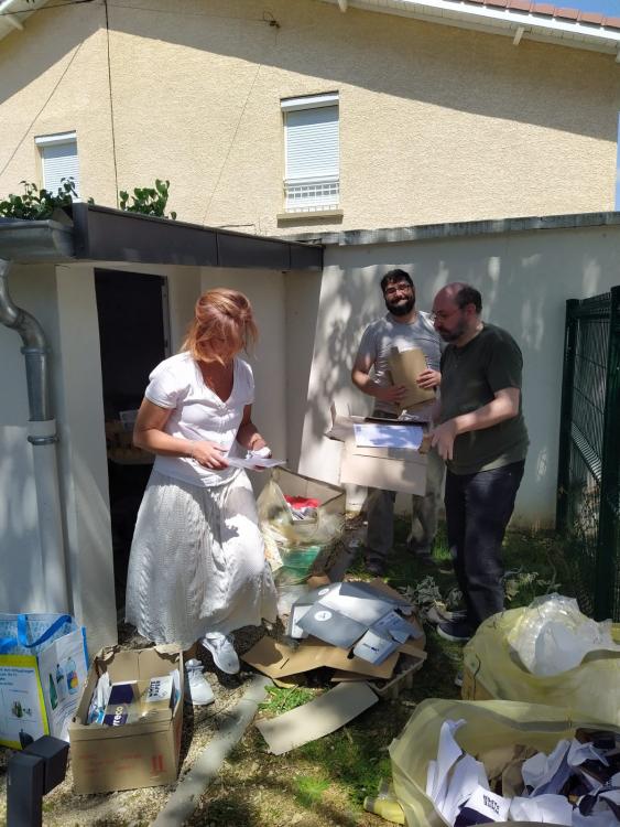 Salariés du siège qui trient leurs déchets